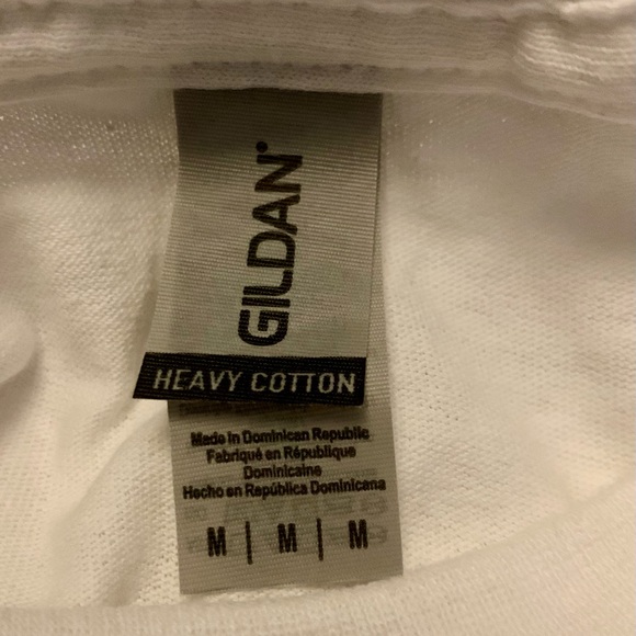 Everyone loves a tee shirt Crocin around the Christmas tree - Picture 3 of 3